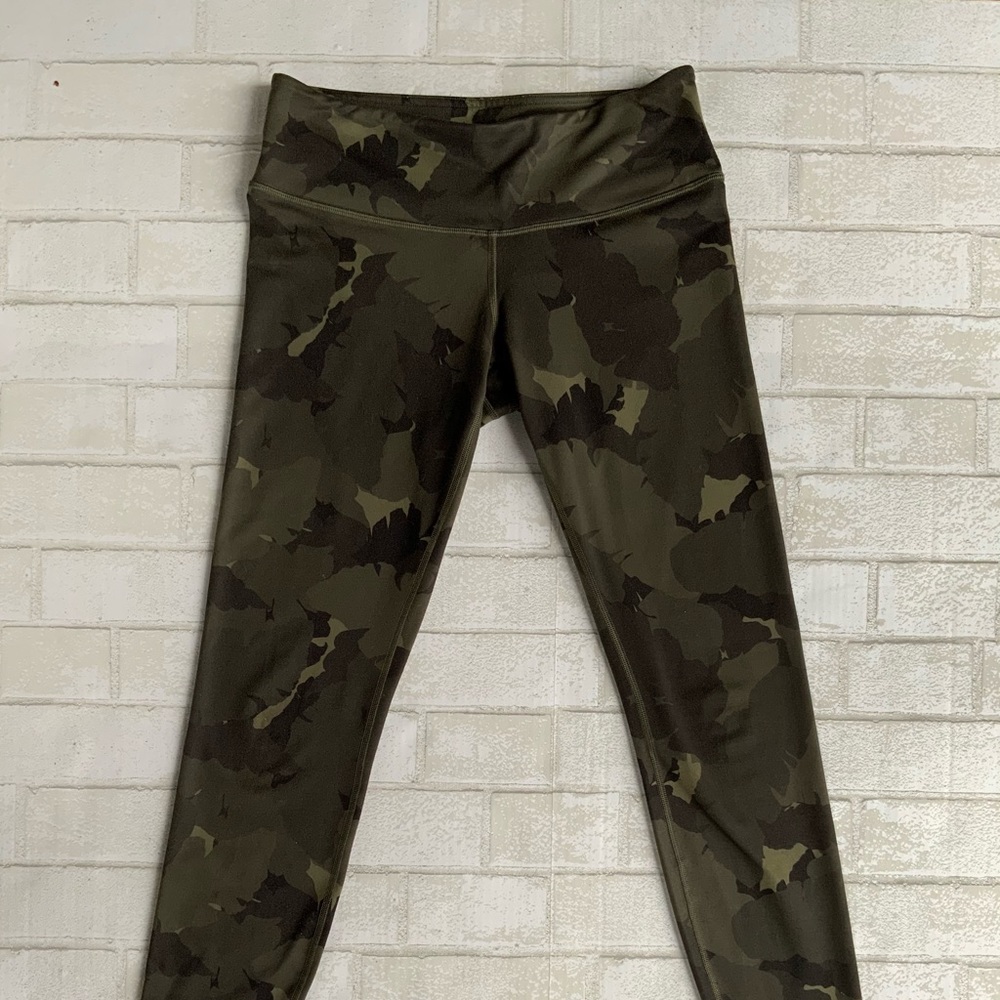 Lululemon Wunder Unders | Size 8L | Camo - Picture 2 of 4